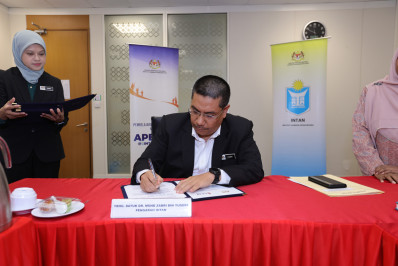 UCSI signs MoU with INTAN UCSI signs MoU with INTAN