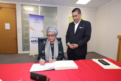 UCSI signs MoU with INTAN UCSI signs MoU with INTAN
