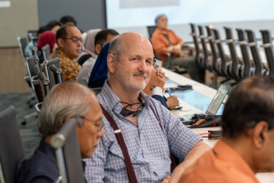 Bridging Science and Policy: A Global Conversation on Climate Diplomacy Bridging Science and Policy: A Global Conversation on Climate Diplomacy