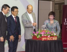  ALL SMILES (From left): UCSI University deputy vice-chancellor (Student Affairs & Alumni division) Assistant Professor Sylvester Lim, UCSI Group founder and chairman Yg Bhg Dato’ Peter Ng, National Institute of Occupational Safety and Health chairman Yg 