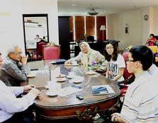  FUTURE PLANS (Top left): UCSI’s vice-chancellor Senior Professor Dato’ Dr Khalid Yusoff and academics in engaging discussions with top scorers in the GCE A-Level January 2014 exam during the exclusive tea session.