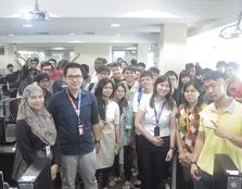 Group photo:Students and lecturers enjoyed the talk delivered by Mr Alan Kok.