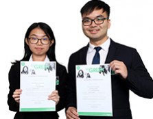  (left to right) Siah Jing Yi and Harry Hoon Jian Wen, top 5 country winners of the Schneider Go Green Competition 2020.