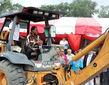  BREAKING GROUND: As the guest-of-honour, Dato’ Dr Zambry led the groundbreaking ceremony for UCSI Education Group’s new campuses in EduCity Seri Iskandar, Perak.