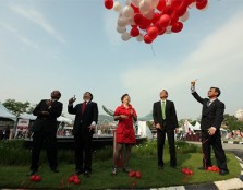 Up, up and away: (from left) Dato' (Dr) Hj Mohd Karim Hj Abdullah Omar, Chairman of UCSI University Foundation​, Chairman of UCSI Group, Dato’ Peter Ng, his wife, Datin Lily Ng, UCSI University Vice Chancellor​, Dr Robert Bong and Mr Lim Eng Weng, Managin