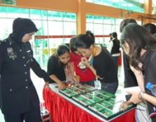 A police officer from Ibu Pejabat Daerah Cheras explains about the drugs on exhibition at UCSI University recently