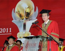 Dr Robert Bong, Vice Chancellor of UCSI University, conveying his speech during UCSI University's Commemorative Convocation 2011