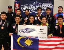  ALL SMILES: UCSI’s dodgeball team – Devil’s Duke – posing for a group shot after bagging bronze medals in the World Dodgeball Invitational 2013 in New Zealand.