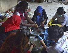  FOR A GOOD CAUSE: UCSI students in the midst of cleaning over one hundred glass tableware during their trip to a flood-affected area in Temerloh.