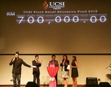  HELPING HAND: UCSI Group founder and chairman Dato’ Peter Ng (middle) launching the UCSI Education Fund 2015 for Flood-affected Families together with UCSI Institute of Music director Professor Dr P’ng Tean Hwa (second from left) and Senior Director of t