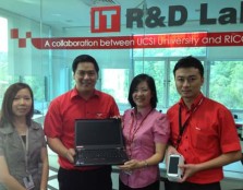  Hilti representatives presenting the laptop and Samsung Galaxy S3 smartphone as their initial token of collaboration between them and UCSI University School of IT, represented here by Ms Chloe Thong, Head of the School of IT.