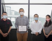l to r: Professor Ooi, Yun Peng, Dr Garry and Dr Eva - recipients of the Best Paper Award.