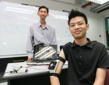 Engr. Rodney Tan (foreground) and Lee Thean Chai with their award-winning invention from the National Instruments Competition