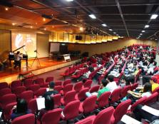 CAPTIVATED CROWD: UCSI’s School Head of Contemporary Music Programme Justin Lim conducting a lighthearted demo for the audience during his jazz clinic titled, ‘Introduction to Jazz Piano Voicings’.