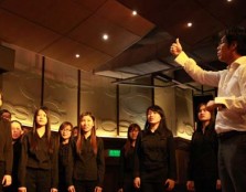  ENGAGING SESSION: Malaysian-born Bass-baritone and Choral Conductor Mak Chi Hoe (most left) teaching UCSI University Music students the proper way of singing and checking their voice synchronization during the Masterclass.