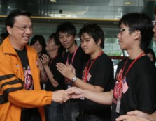 UCSI Students welcoming Yg. Berhormat Dato' Liow, Deputy Minister of Youth Sports