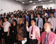 Participants and guests at the Malaysia Public Policy Competition (MPPC) 2011, taking the ‘Rukun Negara’ oath