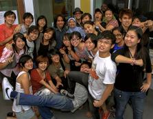  ALL SMILES: UCSI alumni Joshua Chay (front row, second from right) – now the co-founder of The Spacemen, a production house – celebrating the end of his final presentation for his bachelor’s degree with coursemates.