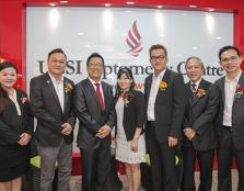  (left – right) France Lim, Dato' Tony Looi, Dato’ Peter Ng, Ishan Goh, Alan Chong, Wong Gon Khiang, and Louis Chan during the launch of the UCSI Optometry Centre.