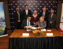 MOMENTOUS: (Standing, from left) The MoU signing was witnessed by Murli Thadani, Director of RMIT’s International Development; the Hon Steve Herbert, Victorian Minister of Skills & Training; Dato’ Prof Asma Ismail, Director-General, Ministry of Higher Edu