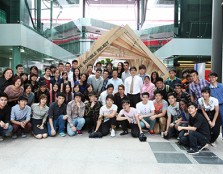  GROUP PORTRAIT (Fourth from right, second row): SABE acting head Asst Prof Zaiton Bt Mokhtar Shah, Faculty of Engineering, Technology and Built Environment dean Ir Assoc Prof Dr Jimmy Mok Vee Hoong and UCSI Group chairman and founder Dato¡¯ Peter Ng posi