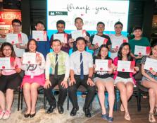  ALL SMILES: Student mentors with their certificates of appreciation. Joining them are Associate Professor Dr Toh Kian Kok (left) and Assistant Professor Dr Phan Chia Wei (right).