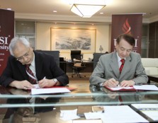 SEALING THE DEAL (From left to right): UCSI Vice-Chancellor and President Senior Professor Dato’ Dr Khalid Yusoff and CYCU President Samuel K. C. Chang during the UCSI-CYCU MoU signing and exchange ceremony.