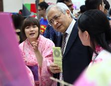  A JAPANESE FESTIVAL: Senior Prof Dato’ Dr Khalid Yusoff being briefed by a student on the Japanese Obon Festival.