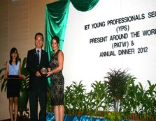ALL SMILES:(From left)IET Malaysia Network Chairman Mr Lawrence Lai presenting the Young Woman Engineer of the Year Award 2012 plaque to Dr CEngRozita Teymourzadeh at the recent IET- YPS Annual Dinner.