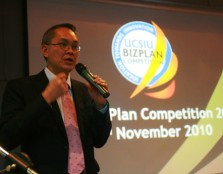 UCSI University’s Vice Chancellor, Dr. Robert Bong giving his speech at the UCSIU BizPlan Competition 2010 Award Ceremony.