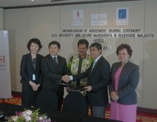 (from left to right) Madam Lu Huong Ying, Chief Operating Officer, Sarawak Campus; Assoc. Prof. Dr Wong Kong Yew, UCSI University Vice President, Industry and Strategic Projects, Datu Ik Pahon, Permanent Secretary of Ministry of Tourism and Heritage; Mr. 